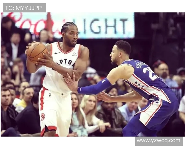 法国足球明星挑战篮球场展现惊人扣篮技艺引发热议