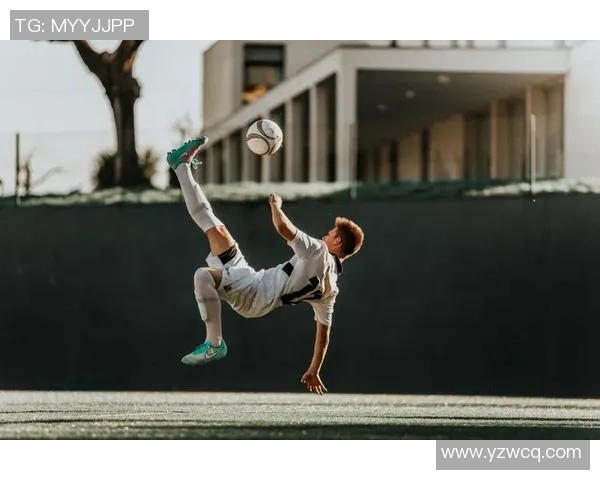 足球明星精彩拿球姿势展示让你领略足球魅力与技巧的完美结合